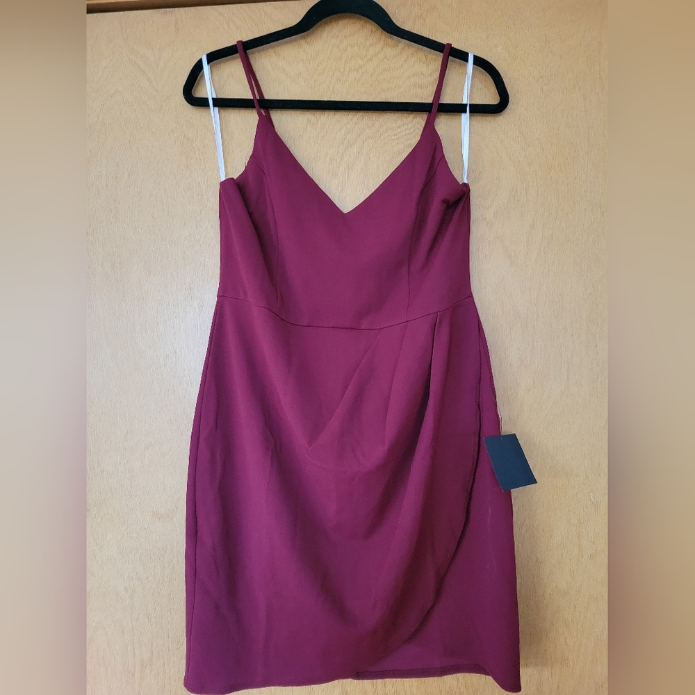 Elegant Burgundy Spaghetti Strap Dress